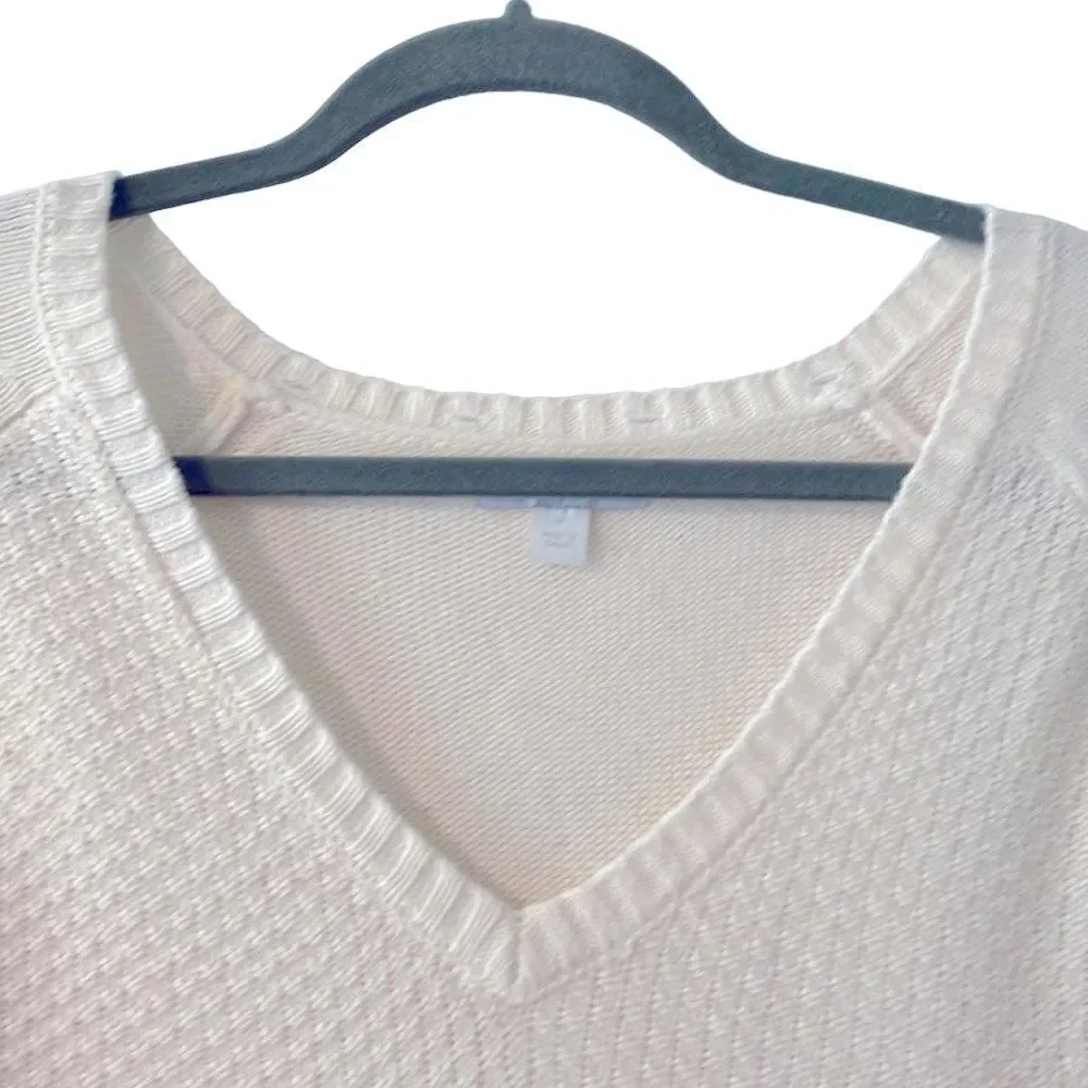 New York & Co. white V-neck sweater 3/4 raglan sleeves fancy stitch M